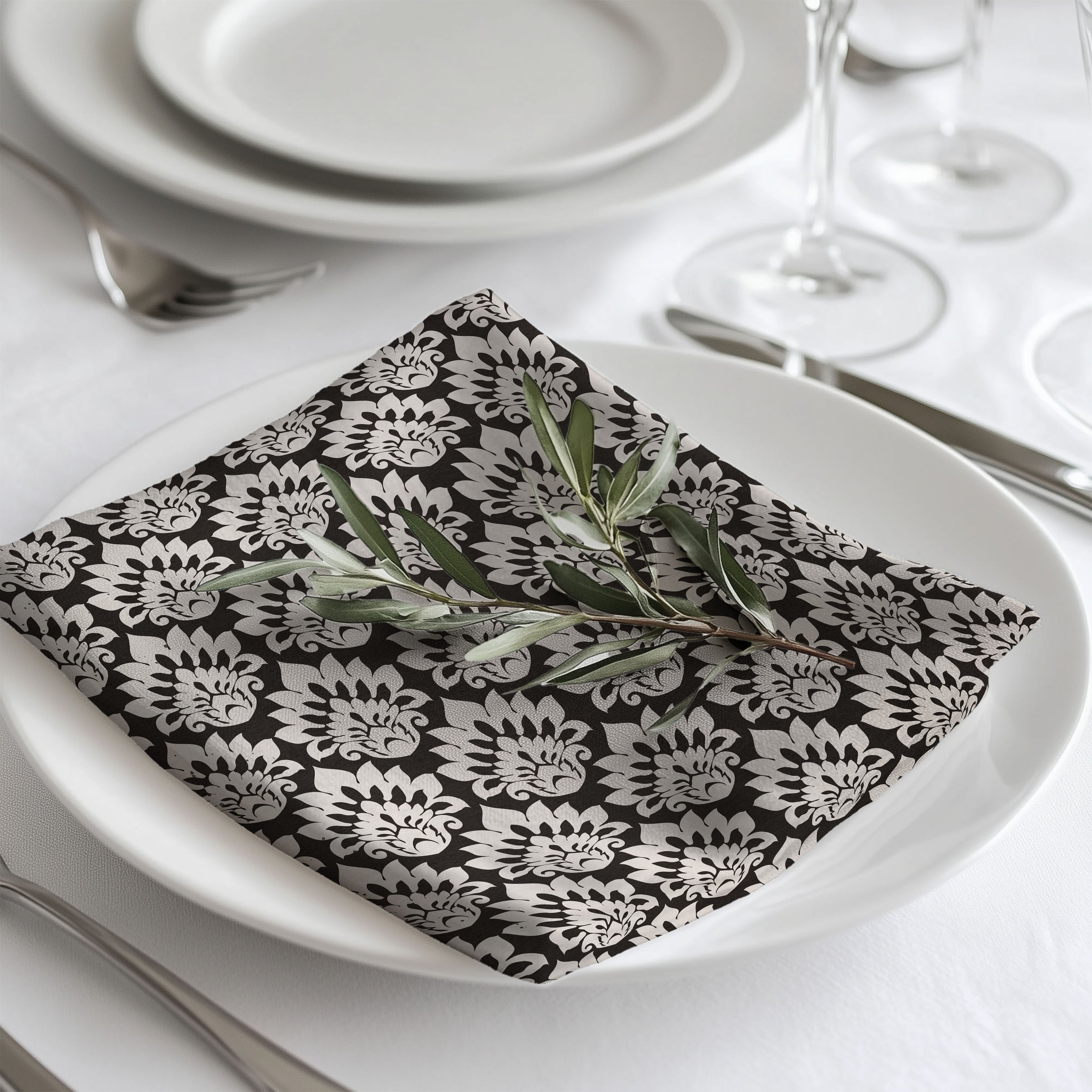 Damask Floral Napkin Set (4) — Black & Cream Decorative Cloth Napkins